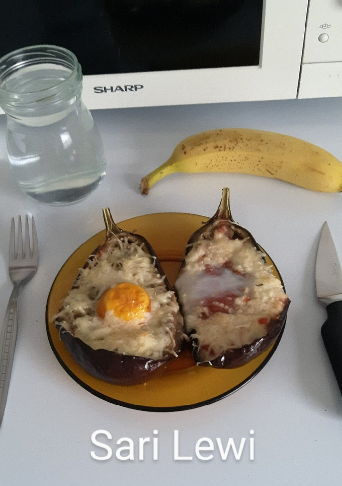 Una foto de Berenjenas rellenas con queso y huevo