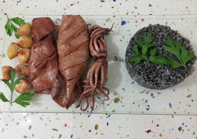 Calamares en aceite con arroz negro