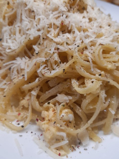Una foto de Tallarines a la carbonara