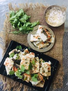 ઇન્સ્ટન્ટ સુરતી ઈદડા (Instant Surti Idada Recipe In Gujarati) રેસીપી મુખ્ય ફોટો