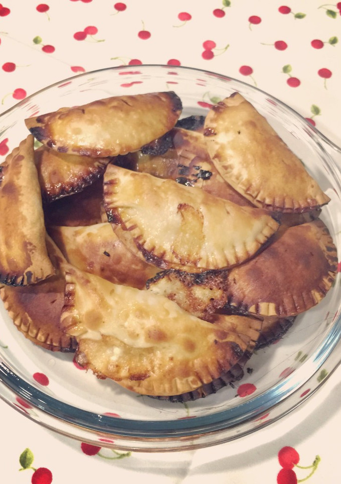 Una foto de Empanadillas de chorizo, queso y huevo