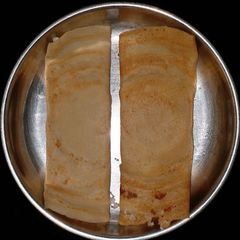 A picture of Stuffed pancakes.
