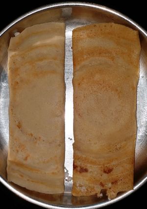 A picture of Stuffed pancakes.