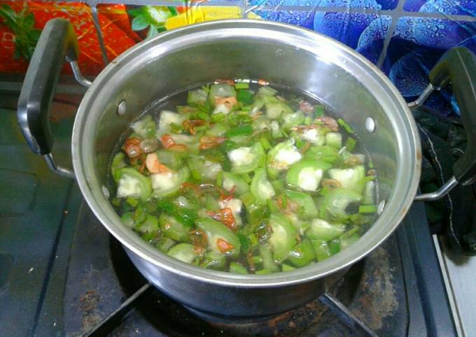 Langkah Mudah untuk Menyiapkan Sayur Sop Emes, Menggugah Selera