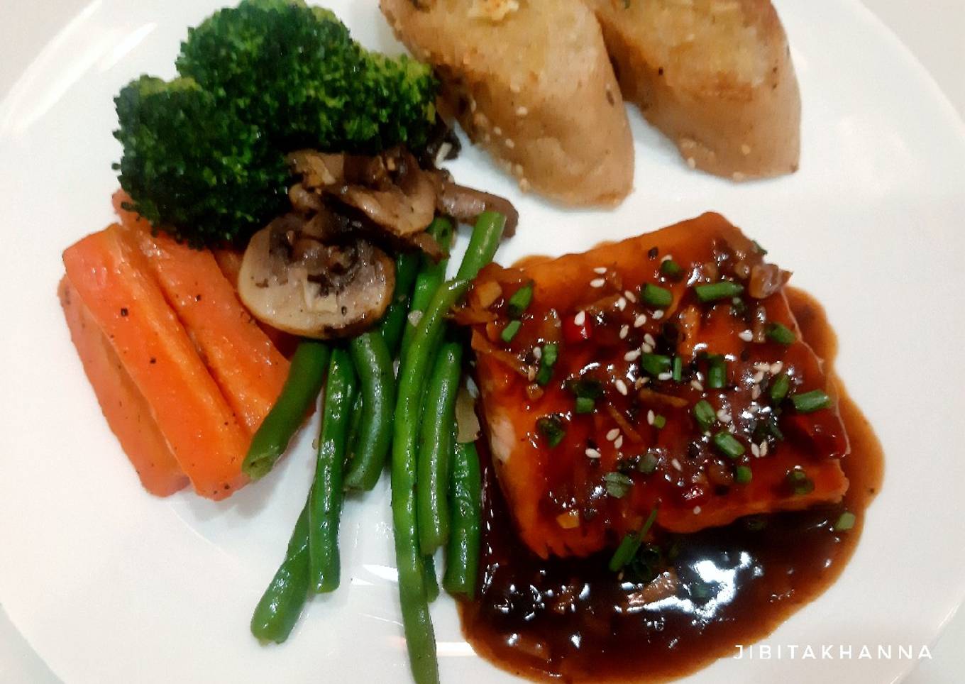 Orange Terayaki Salmon with Carrot, Beans, Mushroom and Broccoli