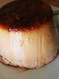 Flan de huevo, manzana, vainilla y galleta.Sin lactosa