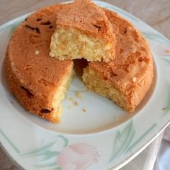 A picture of Vanilla cake, 🧀🧀with orange peels.