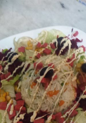 صورة لوصفة طريقة عمل سلطة ارز بالتونة وخضار