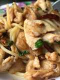 สปาเก็ตตี้ ผัดพริกแห้งไก่