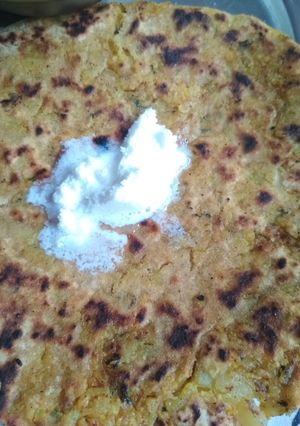 A picture of Aalu gobi Parantha.