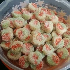 A picture of Coconut Pedas.