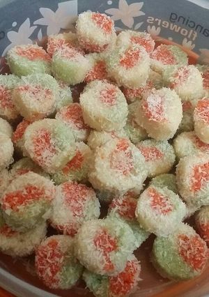 A picture of Coconut Pedas.