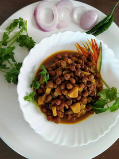 चना आलू की घूघनी/ सब्जी (Chana aloo ki ghughni/ sabzi recipe in hindi) रेसिपी मुख्य फोटो