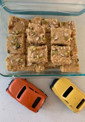 મોહનથાળ (Mohanthal Recipe In Gujarati) રેસીપી મુખ્ય ફોટો