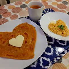 A picture of Anda paratha.