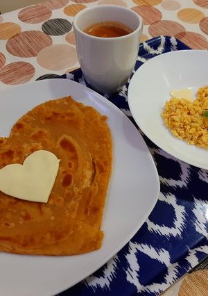 A picture of Anda paratha.