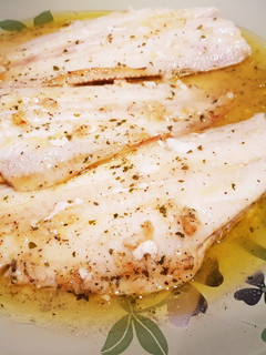 Una foto de Lenguado al horno picantón