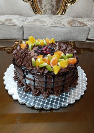 عکسی از دستور کیک بدون فر با گاناش فرم گرفته