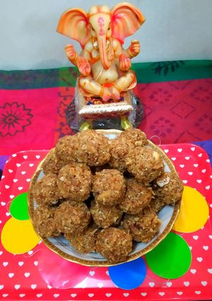 पौष्टिक लाडू (POUSHTIK LADU RECIPE IN MARATHI) रेसिपी चे मुख्य फोटो 