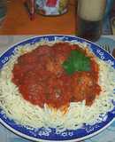 Albóndigas de carne con fideos caseros 🍝