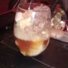 A picture of Root beer float.