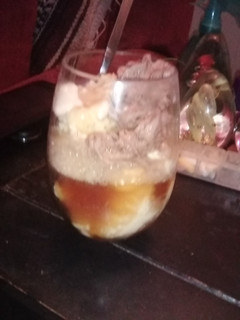 A picture of Root beer float.