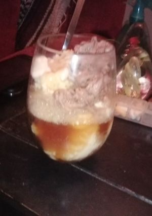 A picture of Root beer float.