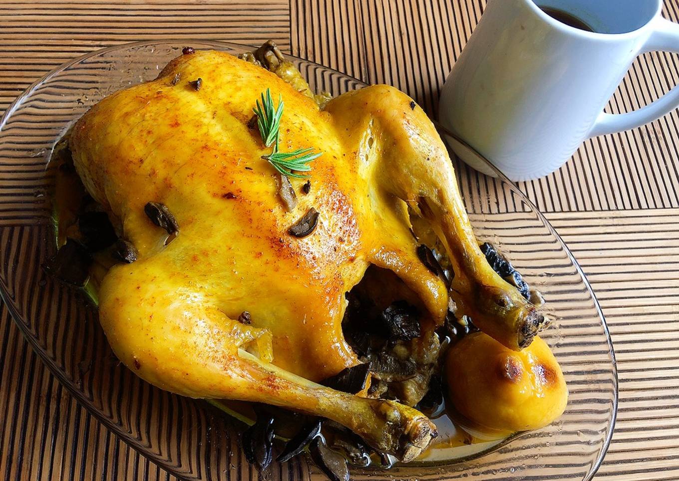 Pollo al horno con setas secas (en olla de hierro fundido)