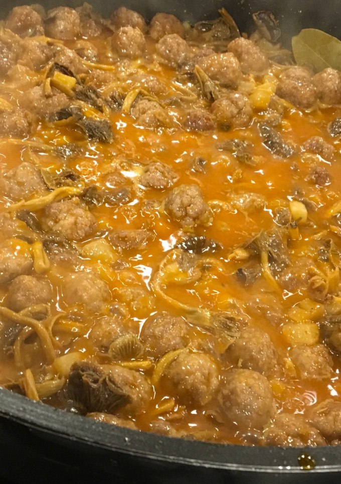 Una foto de Albóndigas con nabos y setas