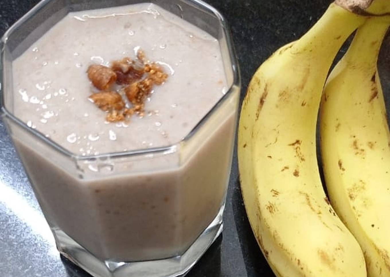 Banana Anjeer Milk Shake