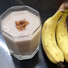 A picture of Banana Anjeer Milk Shake.