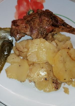 Rozmaringos kacsasült római tálban, burgonya ágyon recept fotója