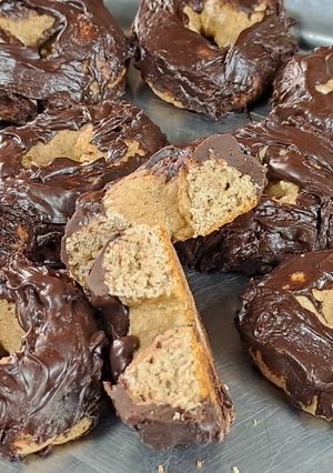 Una foto de Donas de bananas sin moldes saludables