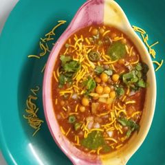 A picture of Ghughni Chaat.