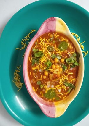 A picture of Ghughni Chaat.