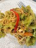 Noodles de calamar y col