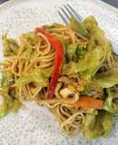 Noodles de calamar y col