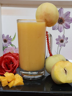 A picture of Mango peach Smoothie 🍑🥭🍑🥭.