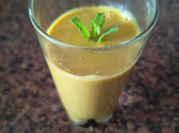 Una foto de smoothies con leche