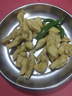 વણેલા ગાંઠીયા(Vanela ganthiya recipe in Gujarati) રેસીપી મુખ્ય ફોટો