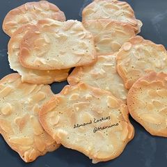 A picture of Almond Cookies.