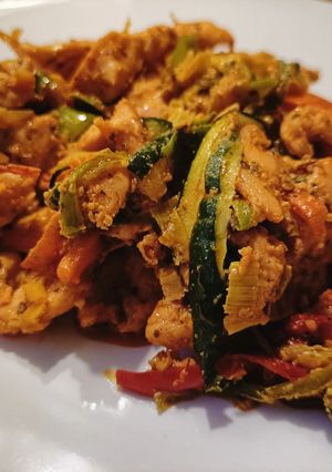 A picture of Chicken in Pan.