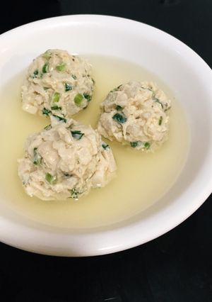 A picture of Lazy Chicken Veggie Balls in Clear Soup.