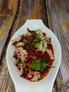 Gambar Thai Spicy Squid Salad (Yam Pla Muk)