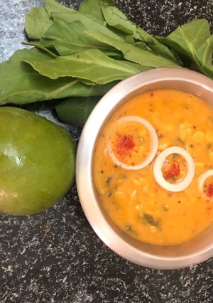 A picture of Palak mango dal.