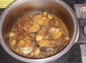 Hình của món Cá kho thịt ba chỉ.