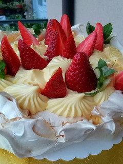 Foto di Torta Pavlova alle fragole🍓🍓🍓