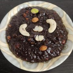 A picture of Kuvuni rice payasam.