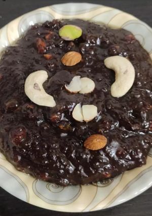 A picture of Kuvuni rice payasam.