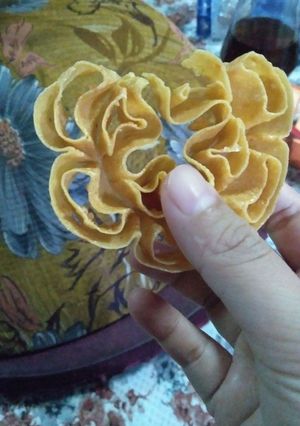 Foto resep Kembang goyang asin pedes (tips dan trik)